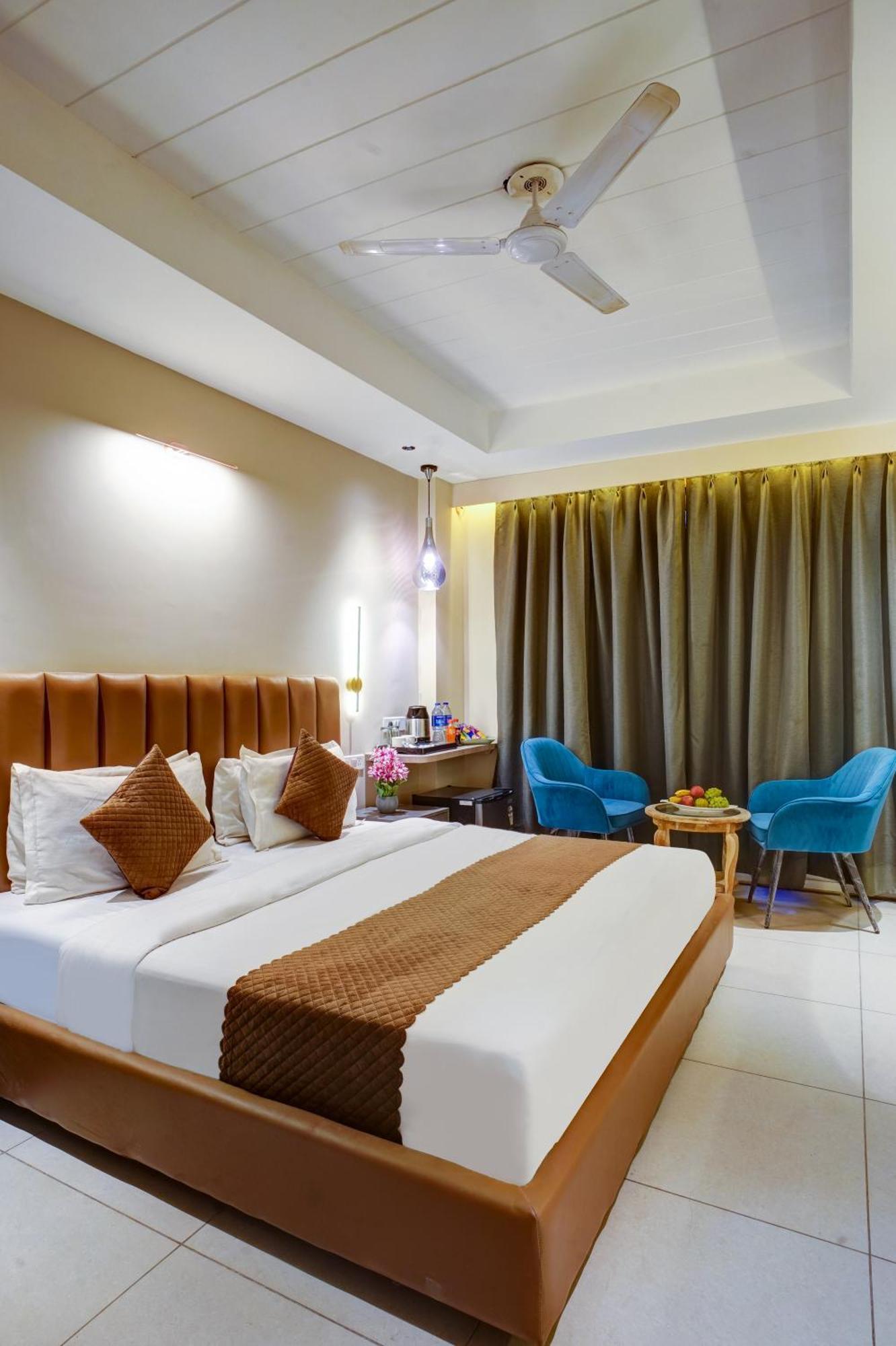 RjkBnBstaY Gurgaon Buitenkant foto